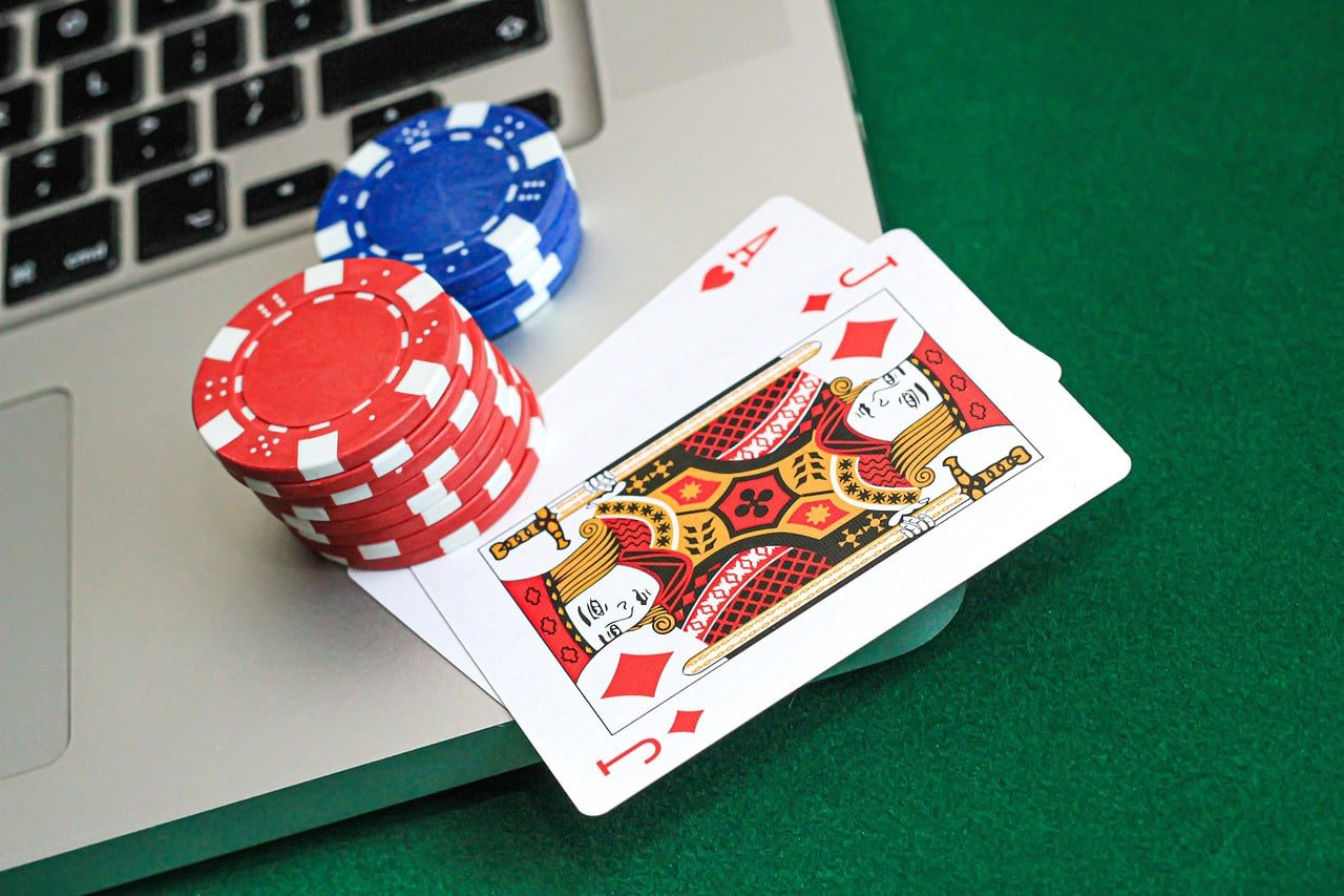 too222 အွန်လိုင်း ကတ်ဂိမ်းများ Poker Baccarat